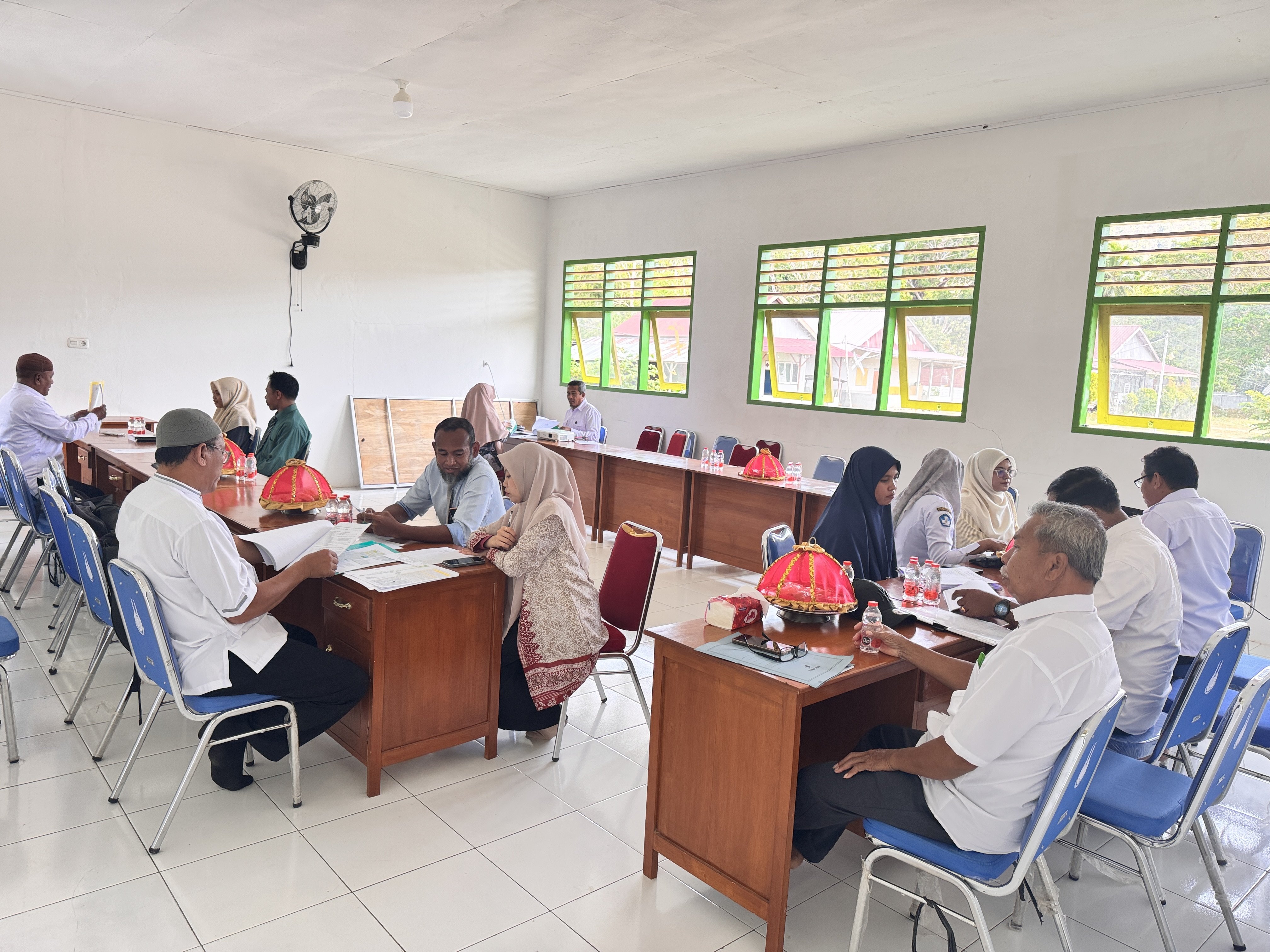 Tingkatkan Kualitas, Guru Mapel Umum Pondok Modern Al-Amanah Jalani Supervisi dari Tim Pengawas SMA/SMK/SLB Kota Baubau